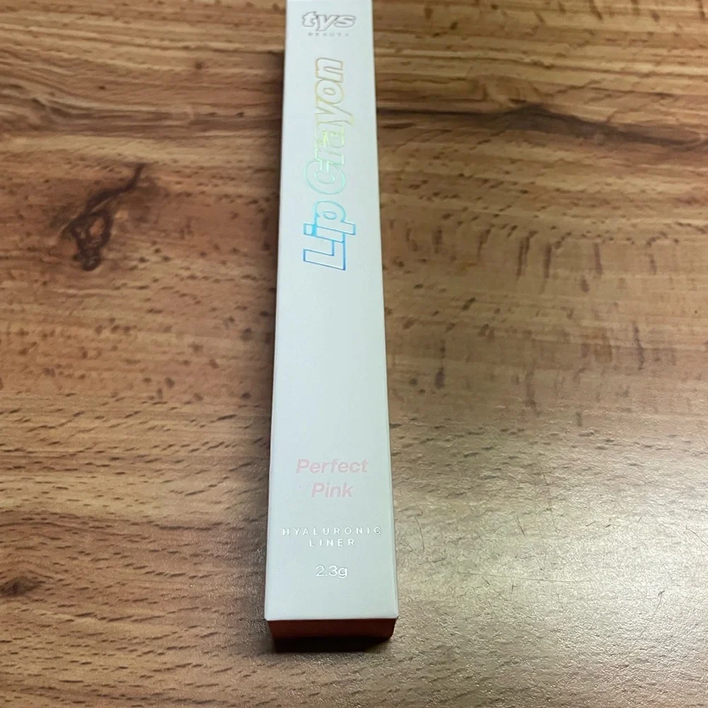 TYS BEAUTY Lip Crayon Liner & ĀTHR BEAUTY Diffused Reflections Bronzing Powder